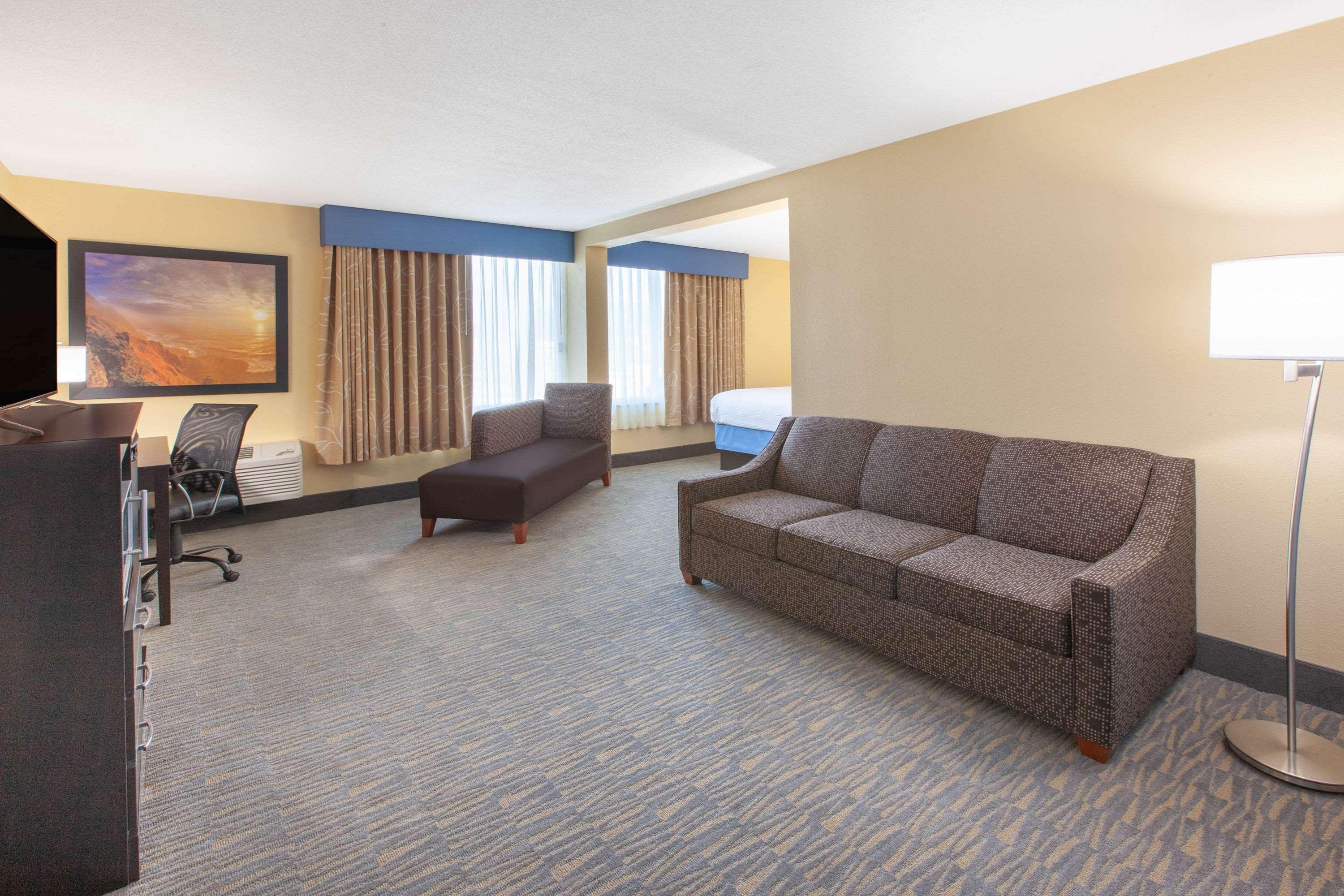 Days Inn & Suites By Wyndham Grand Rapids Near Downtown Wyoming Exterior foto